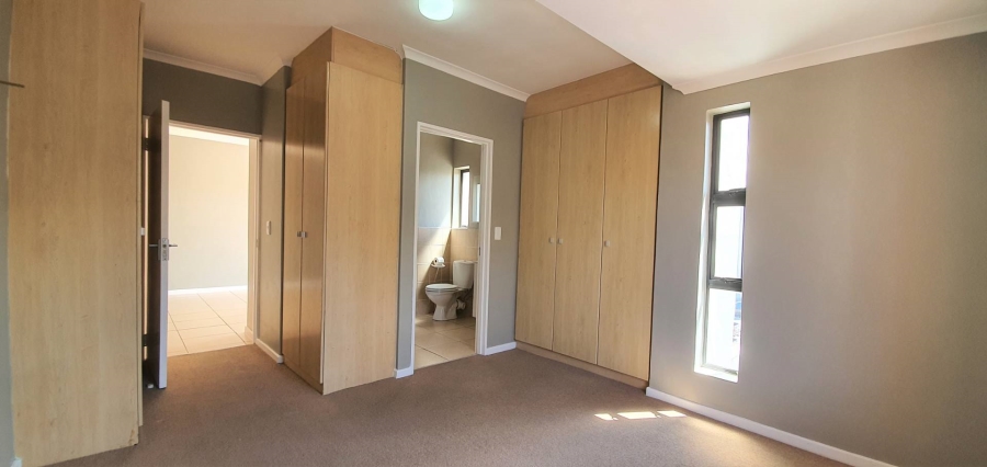 To Let 3 Bedroom Property for Rent in Royal Ascot Western Cape